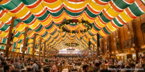 Ein Blick in das Innere des Schützenfestzelts