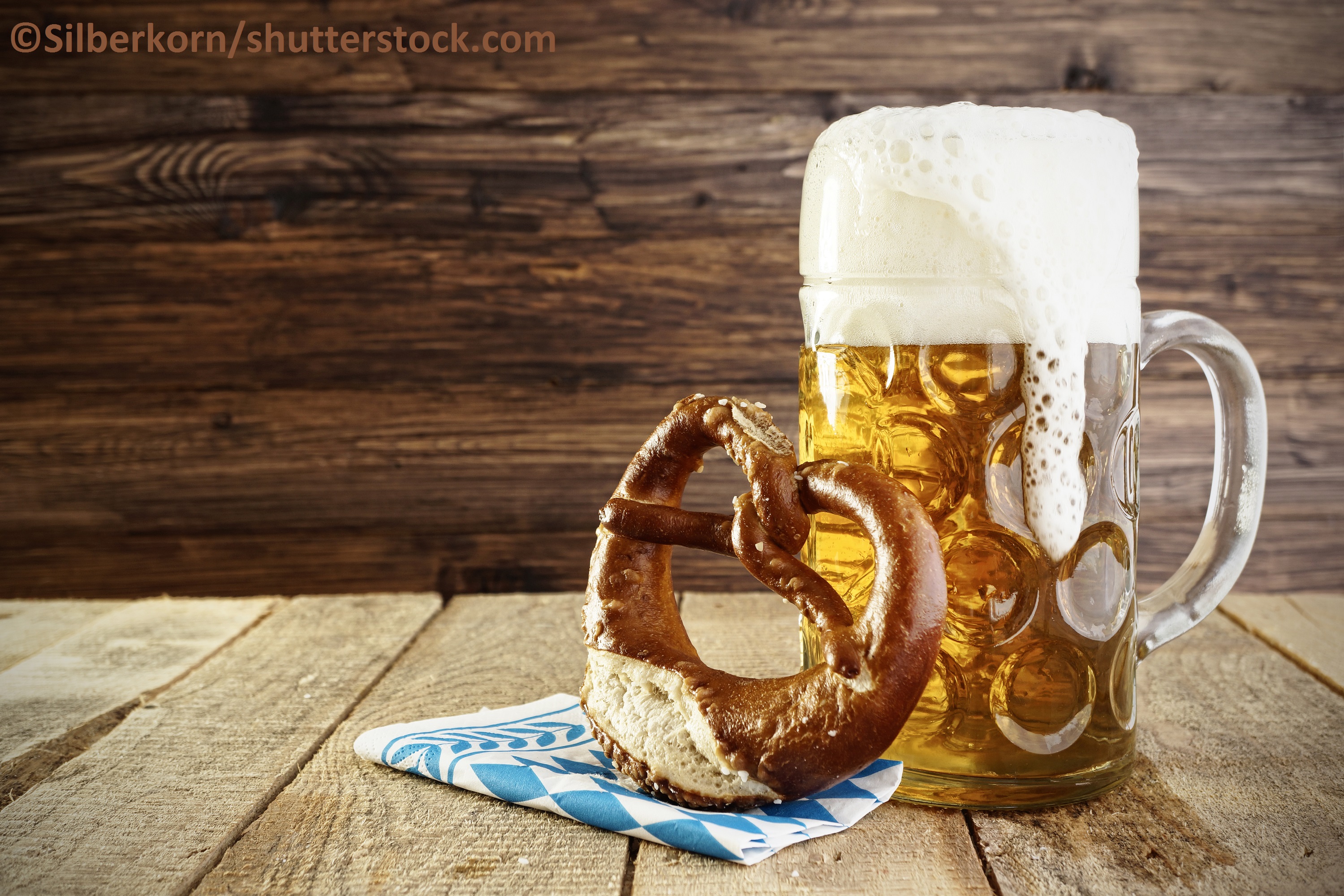 Eine Maß Bier mit Breze